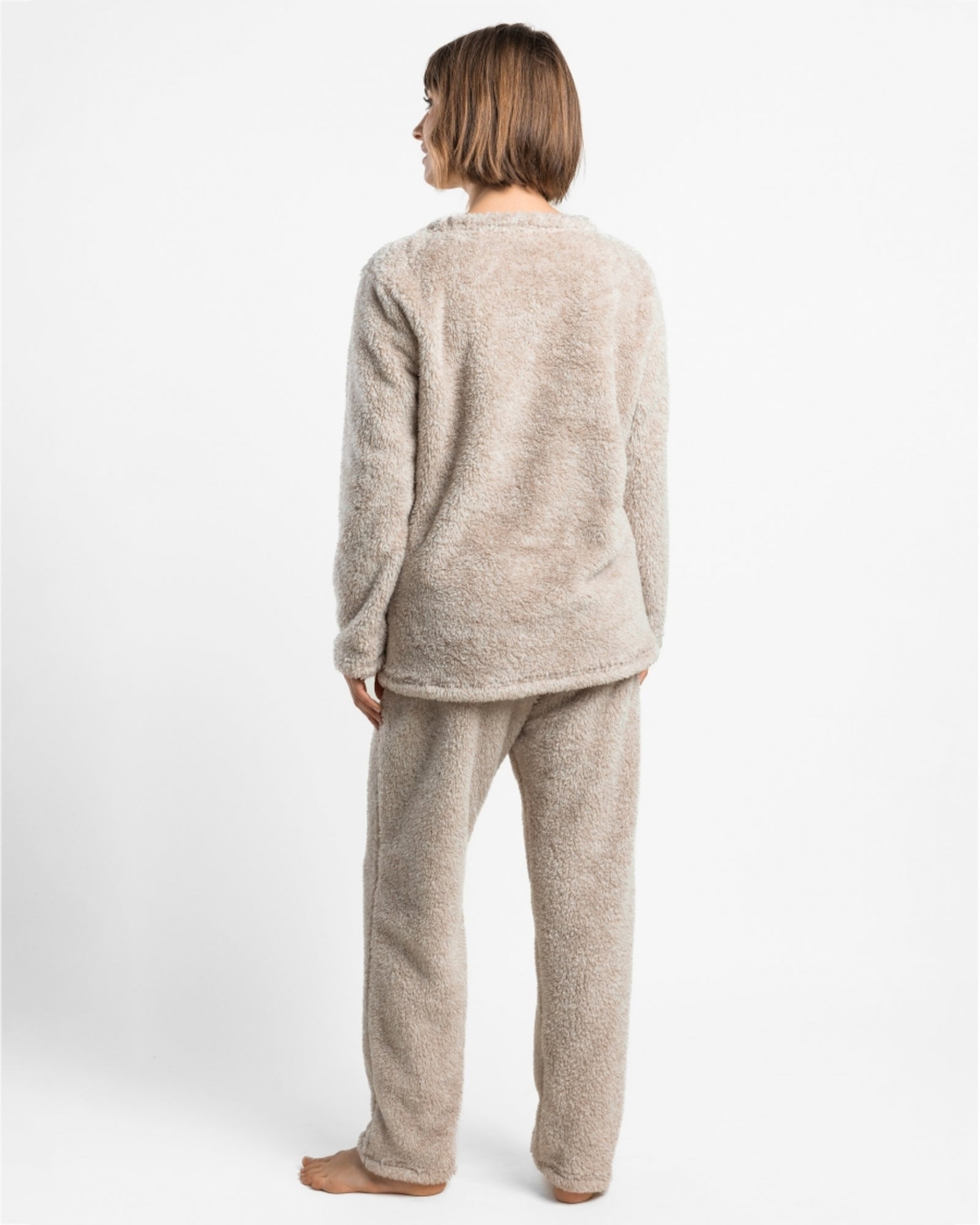 Vista posteriore del pigiama donna Peanuts Snoopy 64992, con maglia a maniche lunghe e pantaloni in pile beige