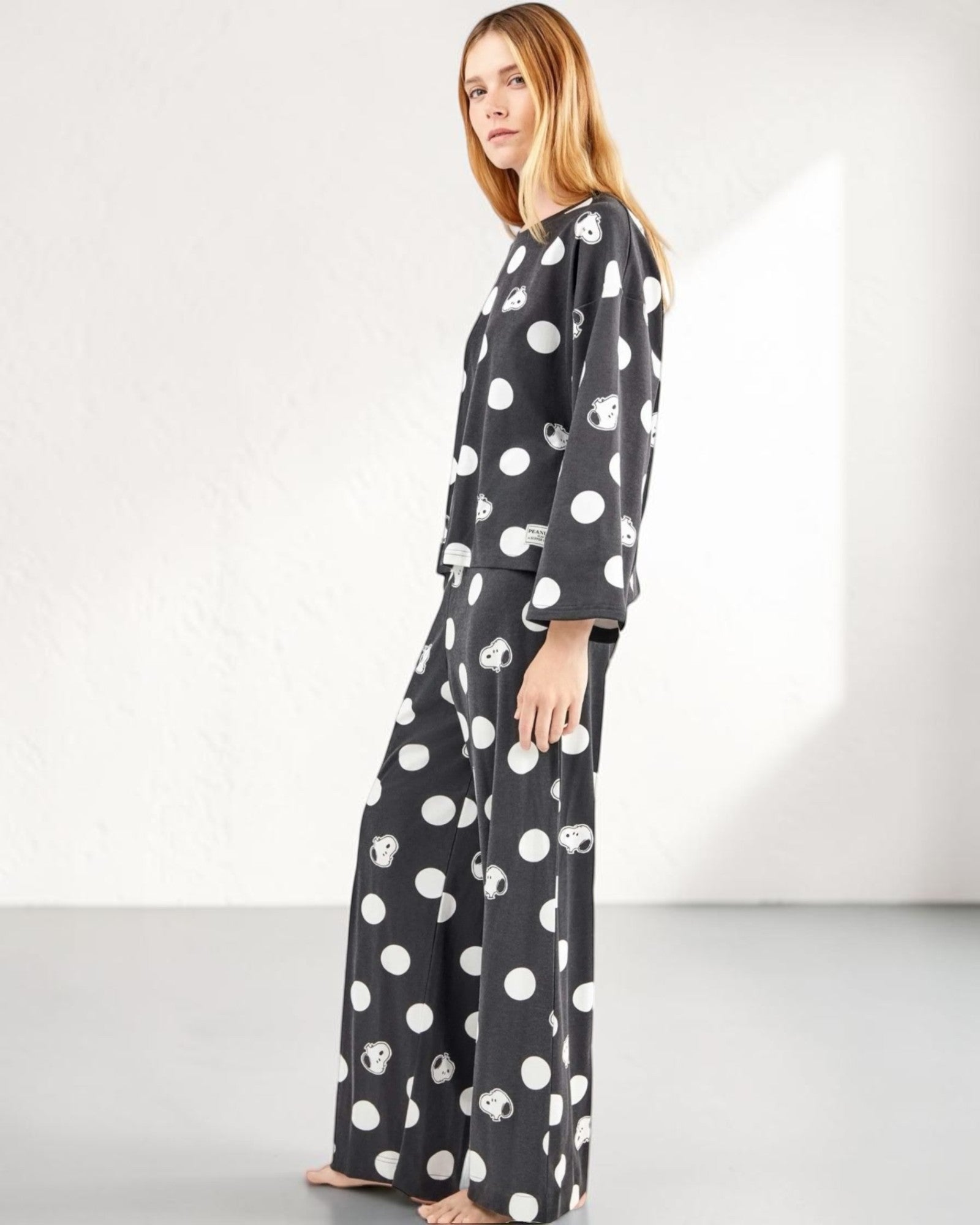 Pigiama donna Snoopy Gisela con pantalone largo e stampa Peanuts Art. 20330
