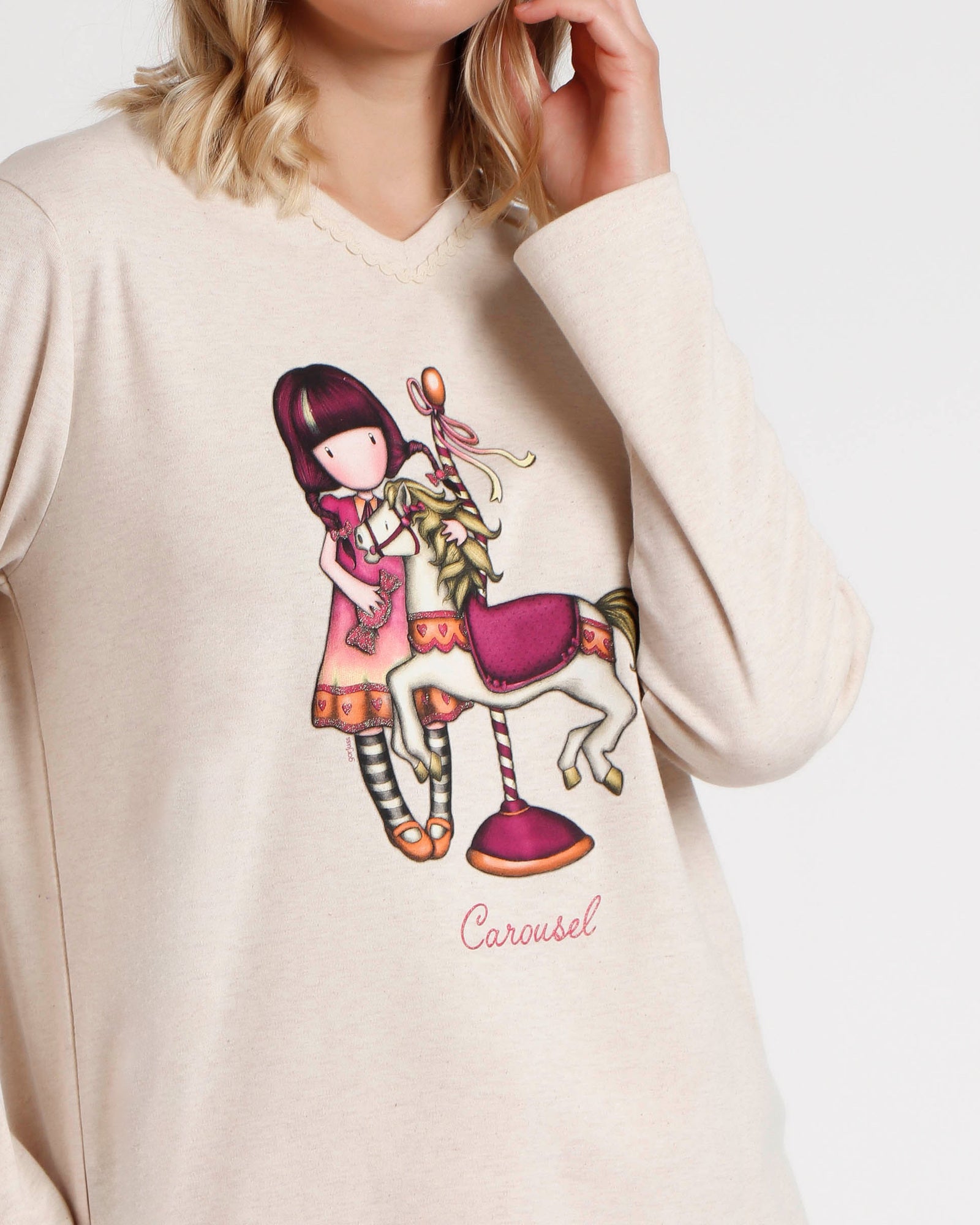 Dettaglio stampa Gorjuss Carousel sulla maglia del pigiama donna Santoro Art. 62384