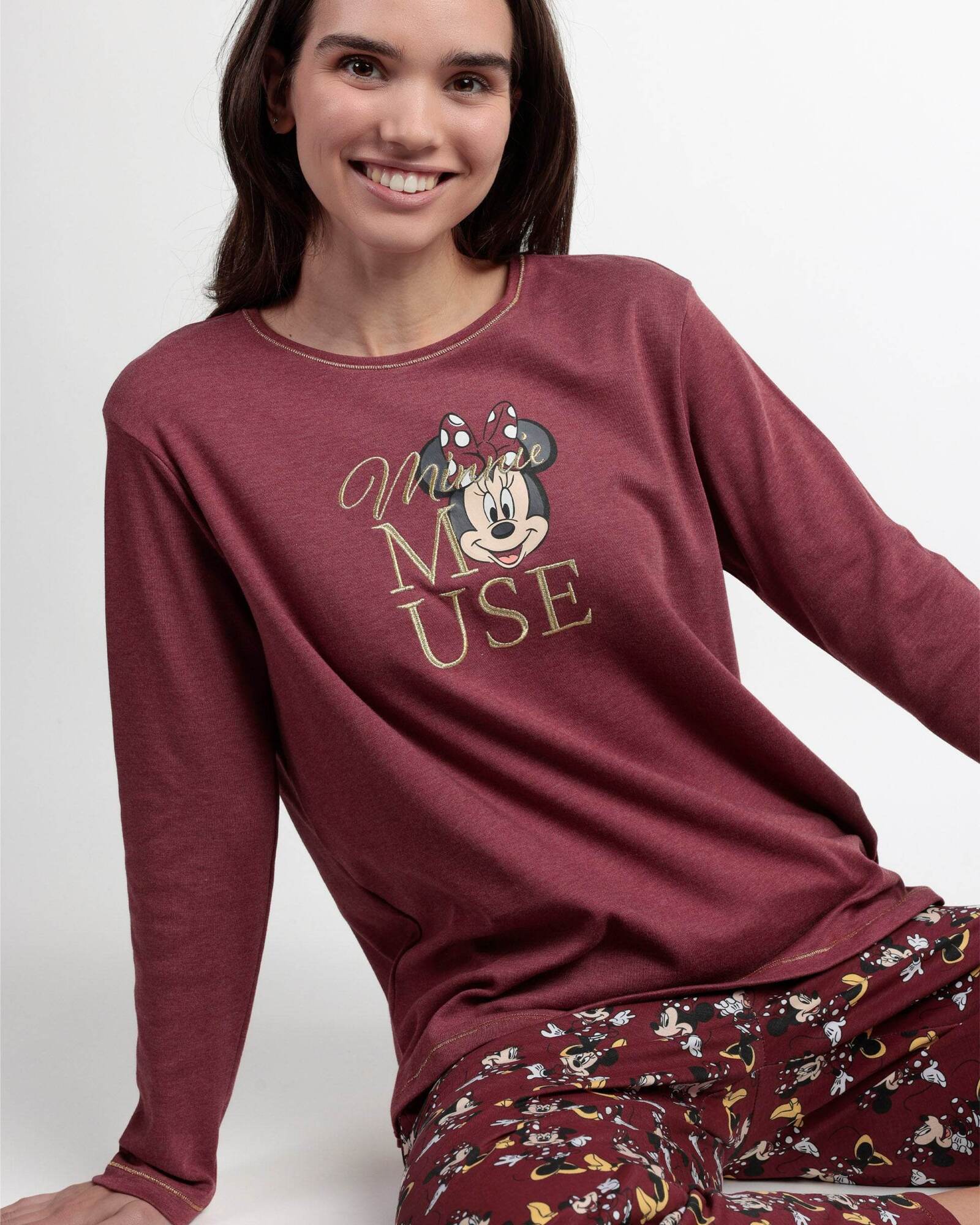 Dettaglio maglia bordeaux pigiama Disney Minnie Mouse con stampa glitterata