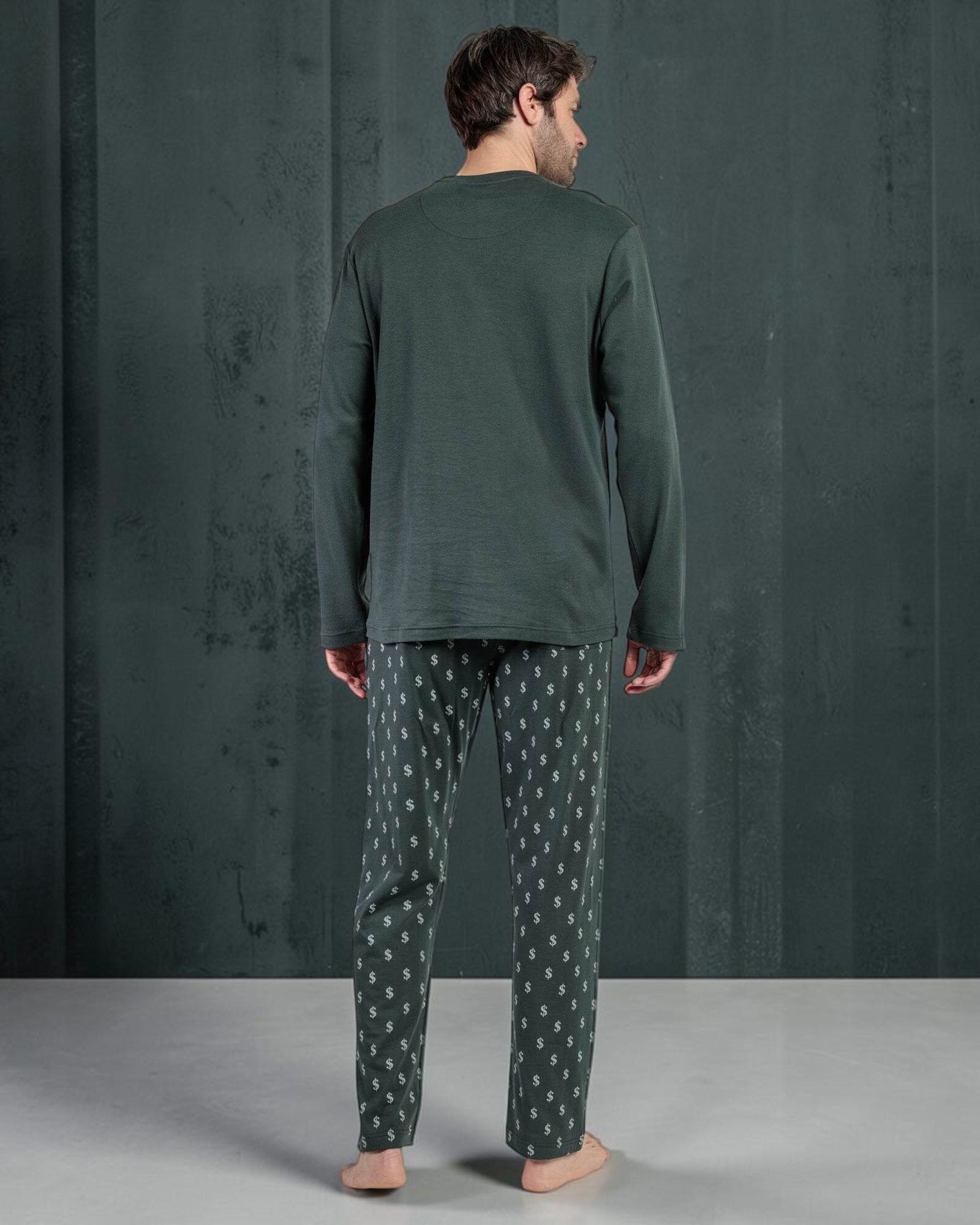 Vista posteriore del pigiama uomo Paperon de’ Paperoni con maglia lunga e pantaloni fantasia dollaro