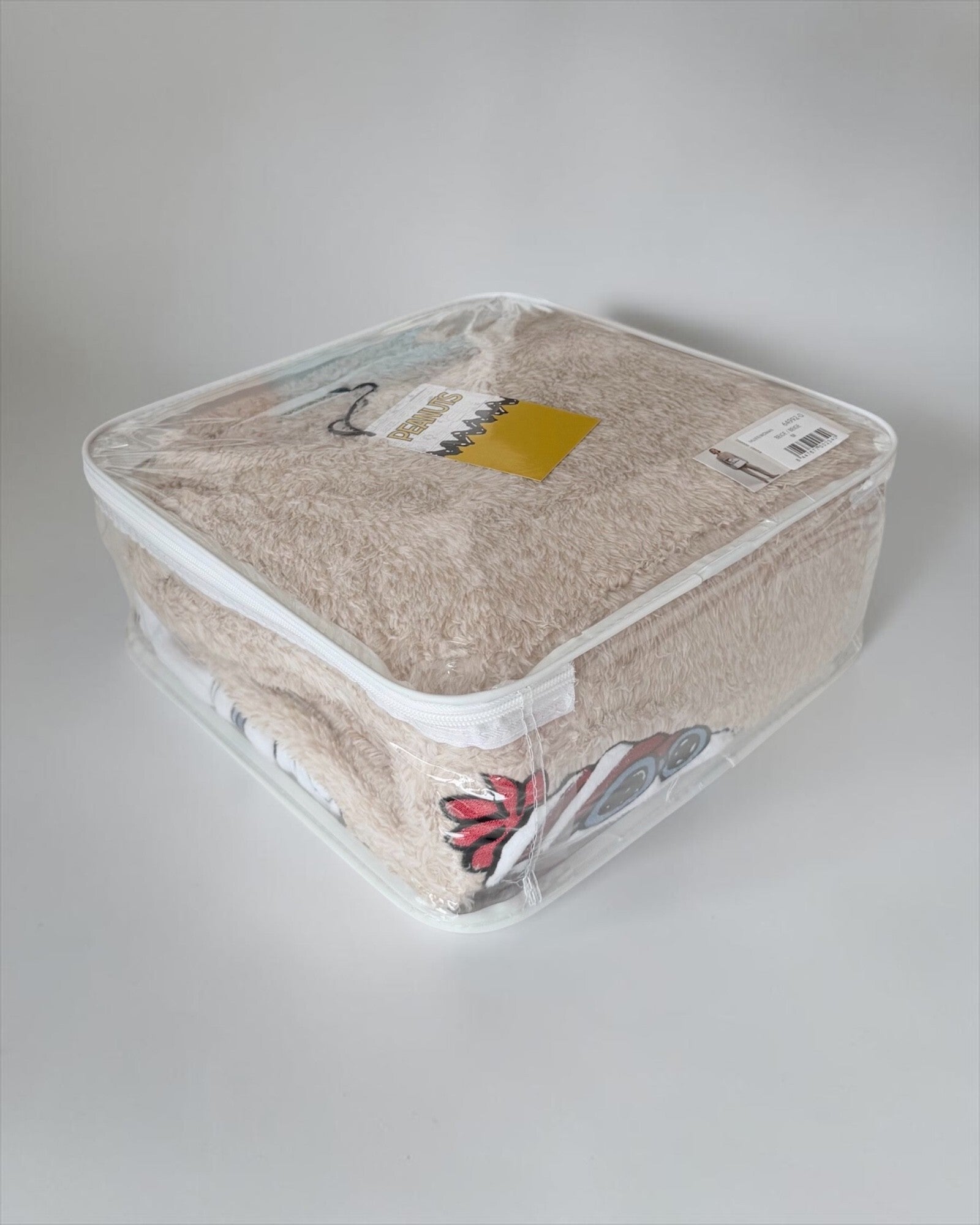 Pigiama Peanuts Snoopy 64992 beige ripiegato nella busta trasparente con cerniera ed etichetta Peanuts