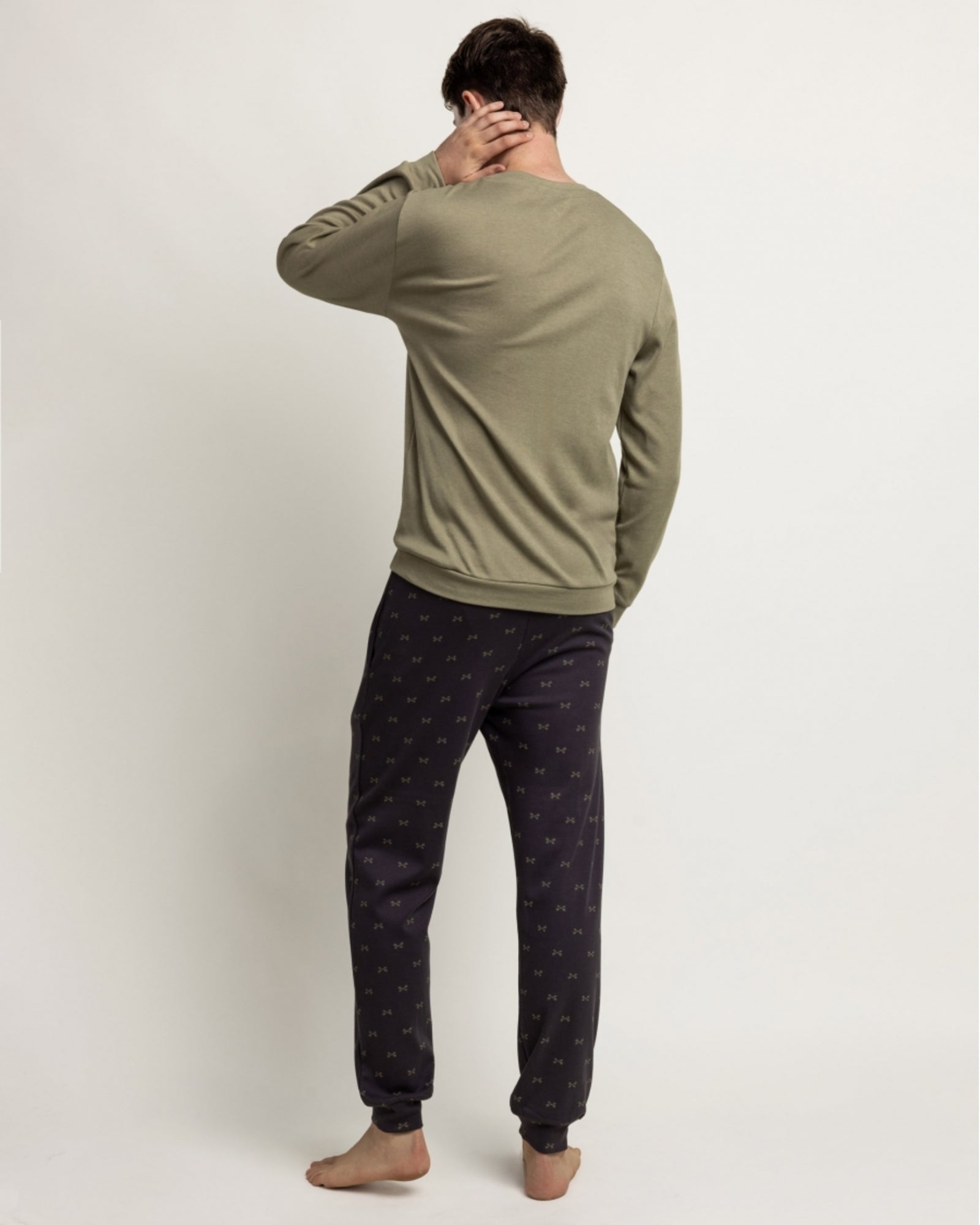 Vista posteriore pigiama uomo Admas 64826 kaki con pantaloni lunghi e polsini