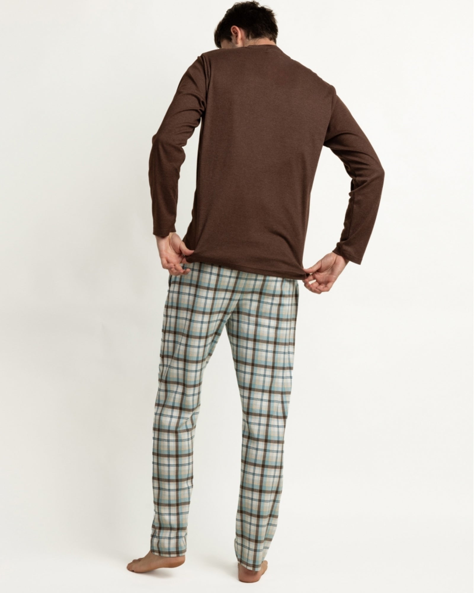 Vista posteriore pigiama uomo Admas 64845 marrone con pantaloni tartan