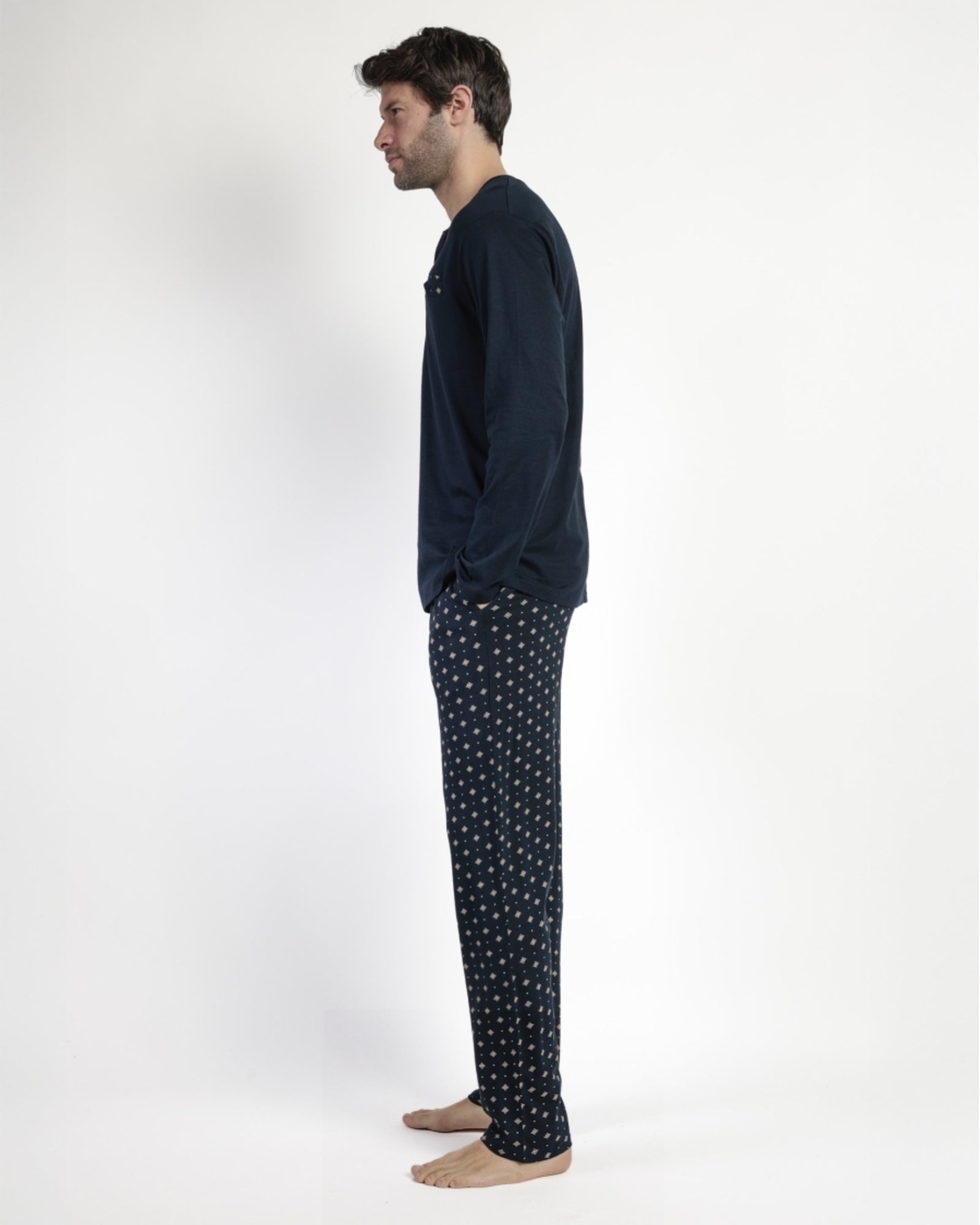Vista laterale del pigiama uomo Admas blu navy con pantalone fantasia Art. 63771