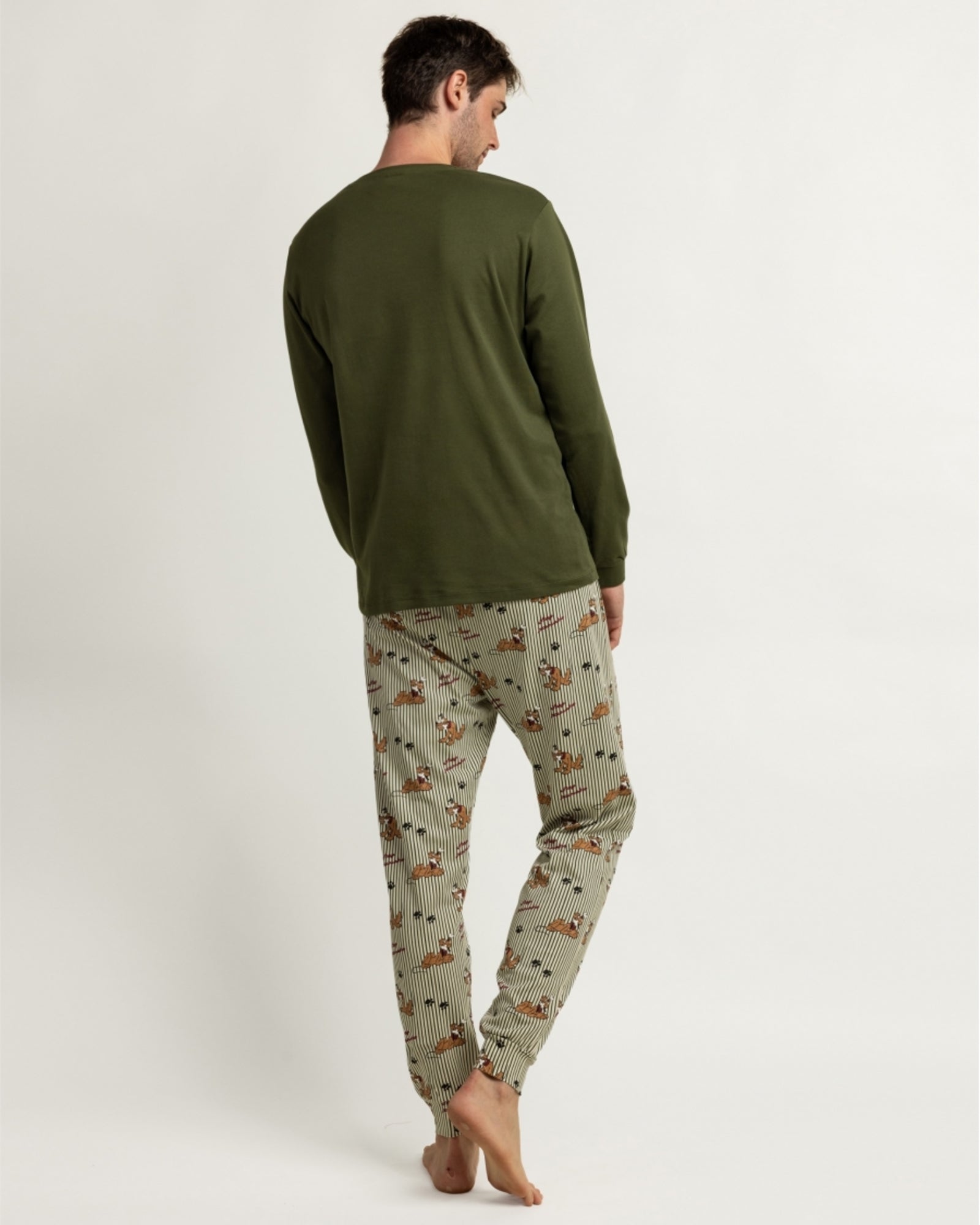 Vista posteriore del pigiama uomo Disney Pluto 64928, con maglia verde tinta unita e pantaloni stampati con polsini.
