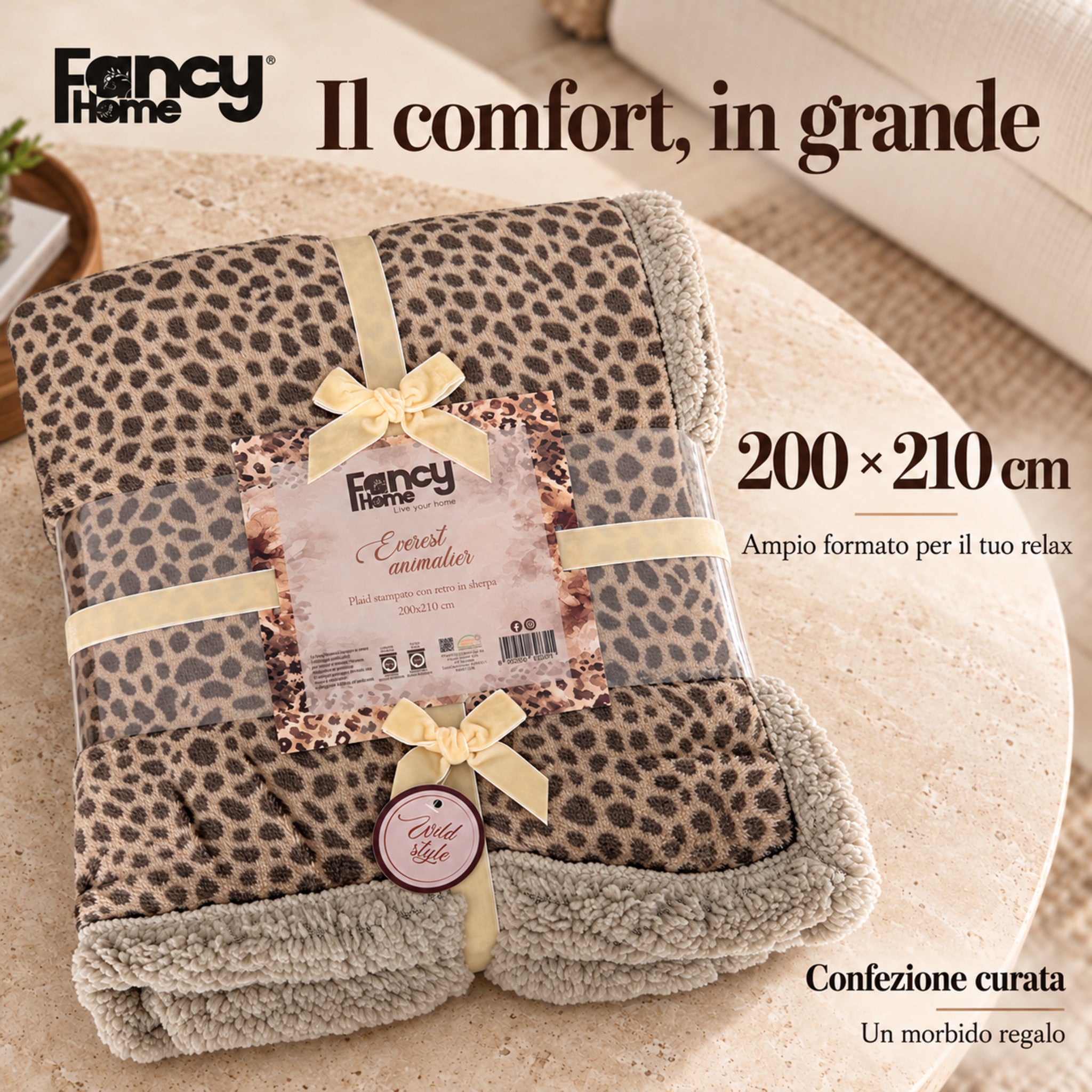 Plaid Everest maculato tortora piegato e confezionato con nastri chiari, con indicazione del formato 200×210 cm.