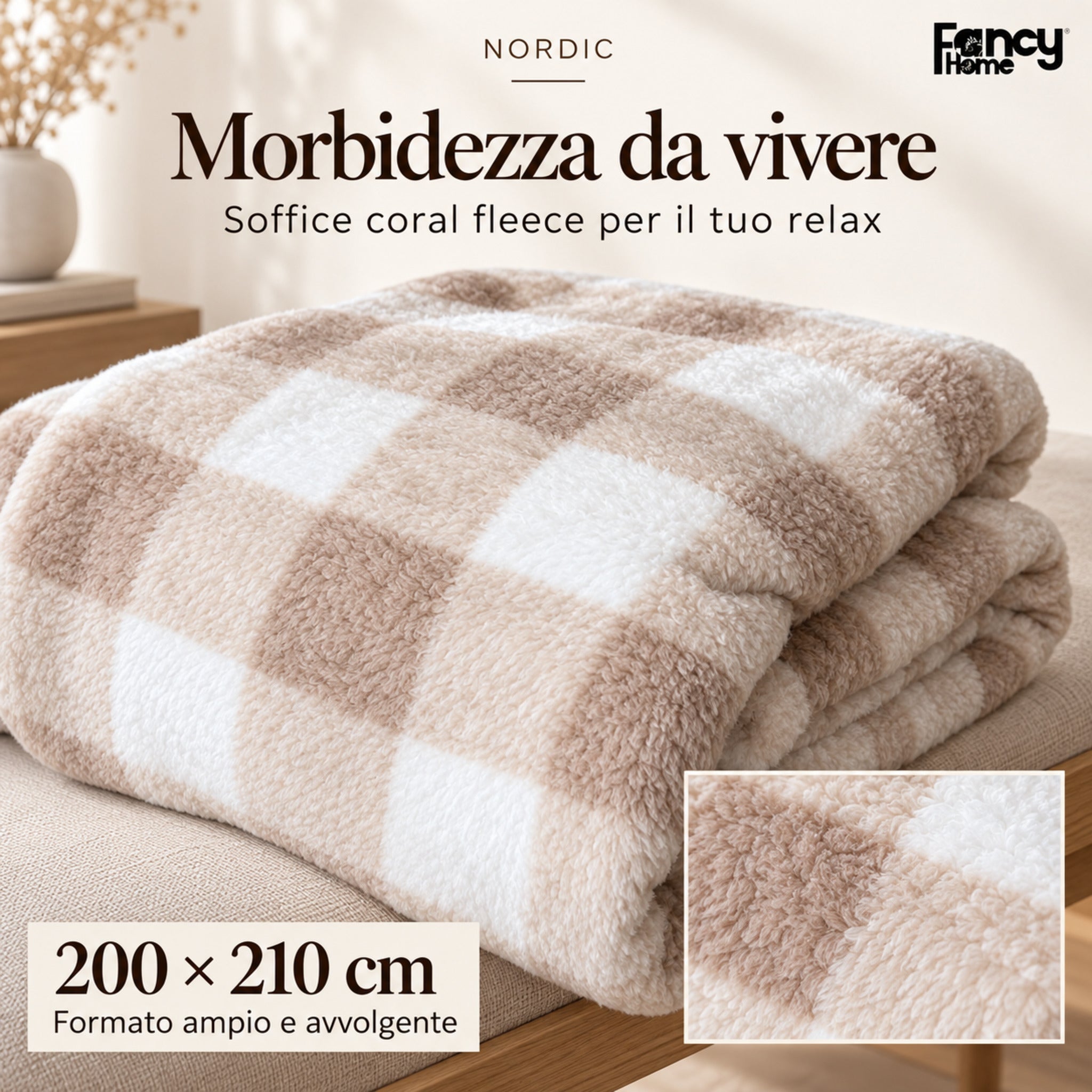 Plaid Nordic beige piegato, con dettaglio del coral fleece a quadri e indicazione della misura 200×210 cm.
