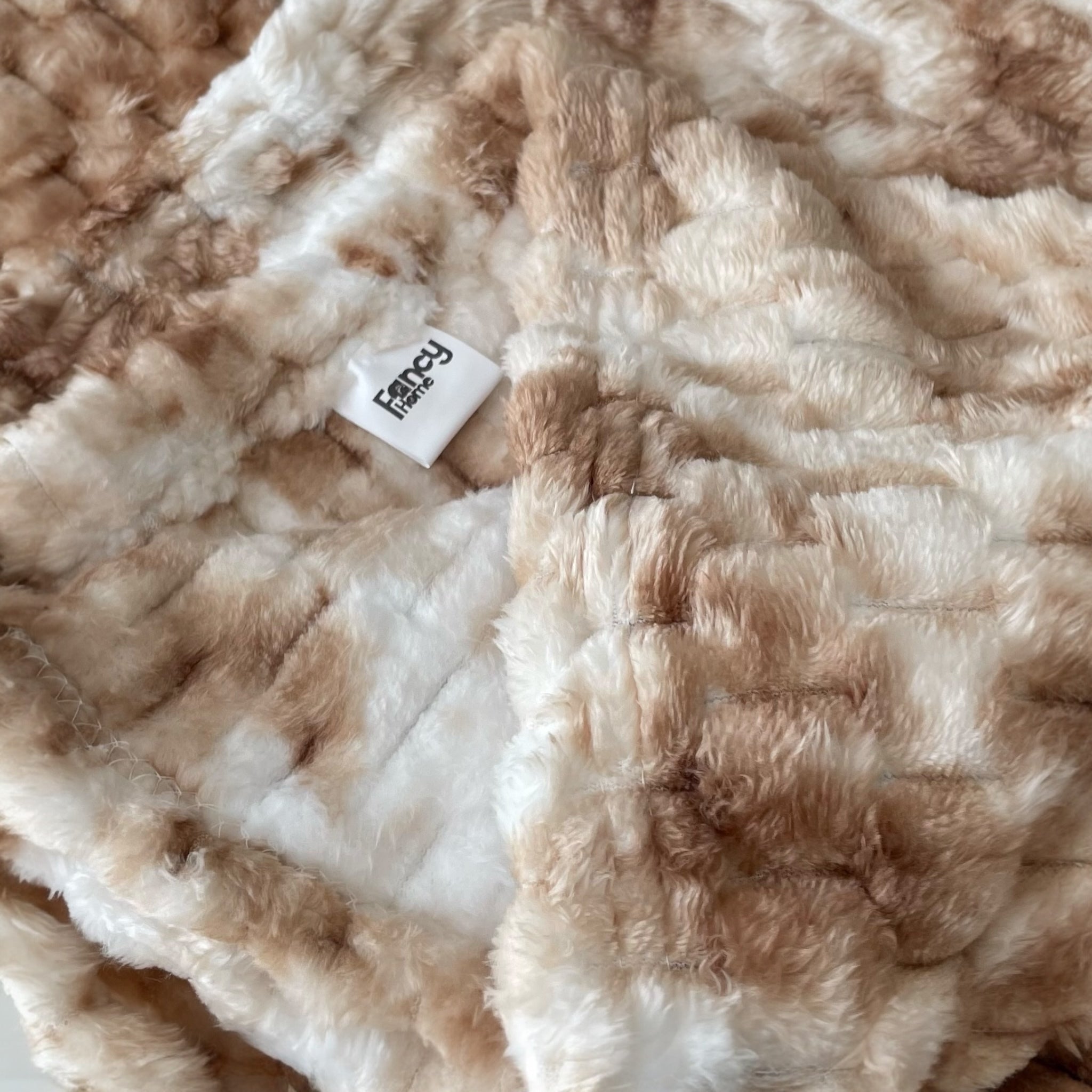 Dettaglio della texture soffice del plaid Fancy Home Oklahoma Beige