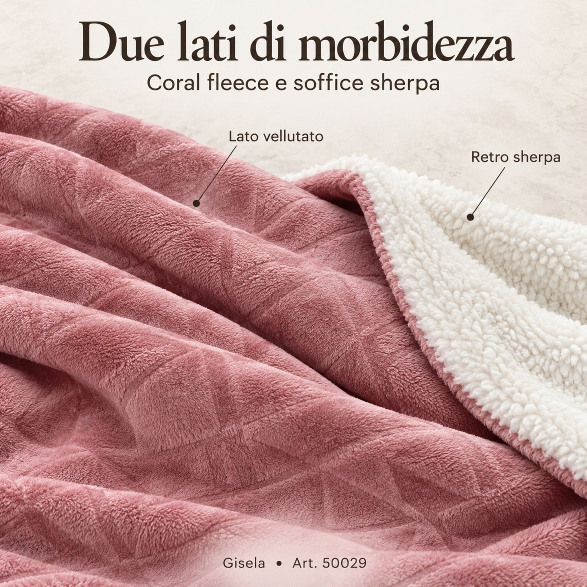 Dettaglio dei due lati del plaid Gisela 50029: coral fleece rosa con motivo geometrico e soffice sherpa bianca.