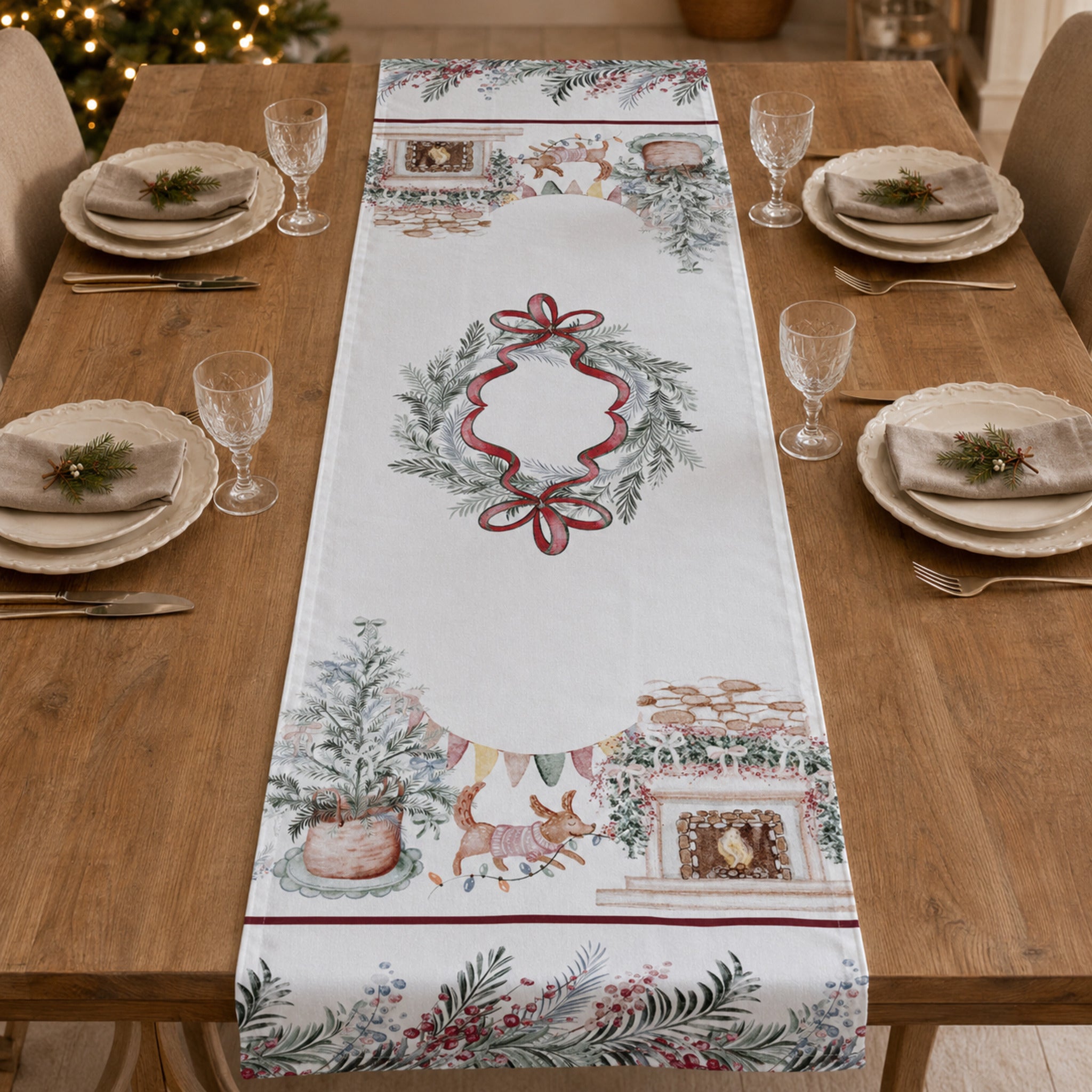 Runner natalizio Plume Katrine 40x150 cm ambientato su una tavola in legno