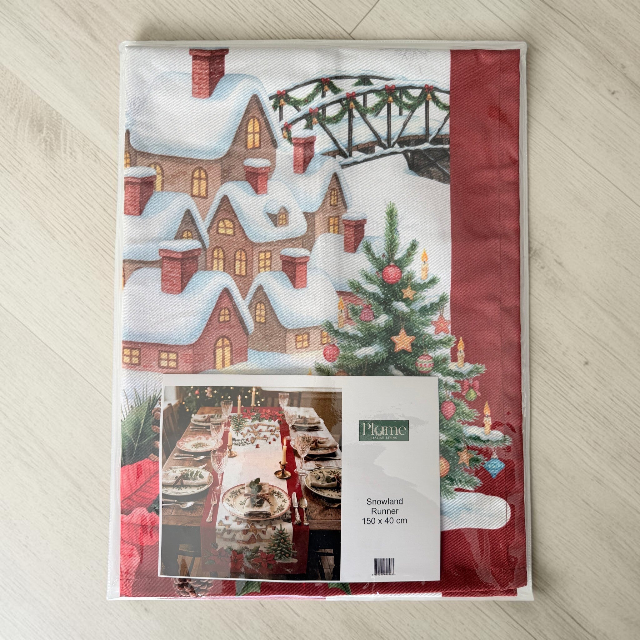 Runner da tavola Plume Snowland piegato nella confezione in busta PVC