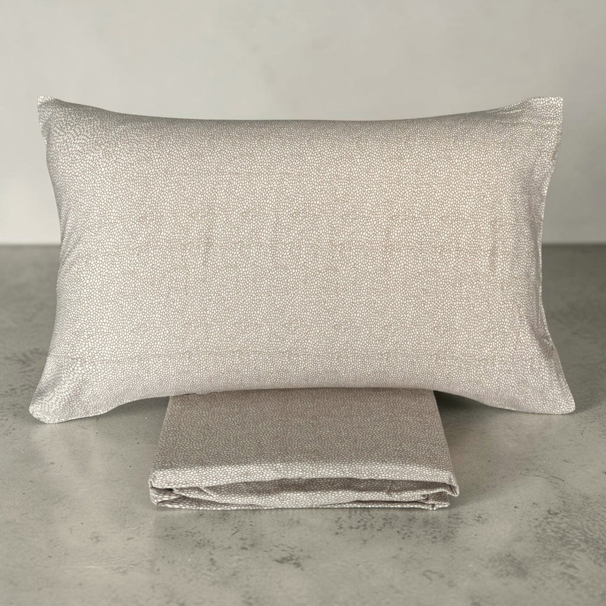 Set completo lenzuola Rebecca Home Nicol matrimoniale con due federe coordinate colore beige