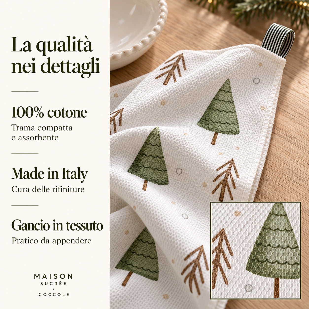 Dettaglio della trama in cotone, del bordo e del gancio a righe dello strofinaccio Coccole con alberelli verdi.