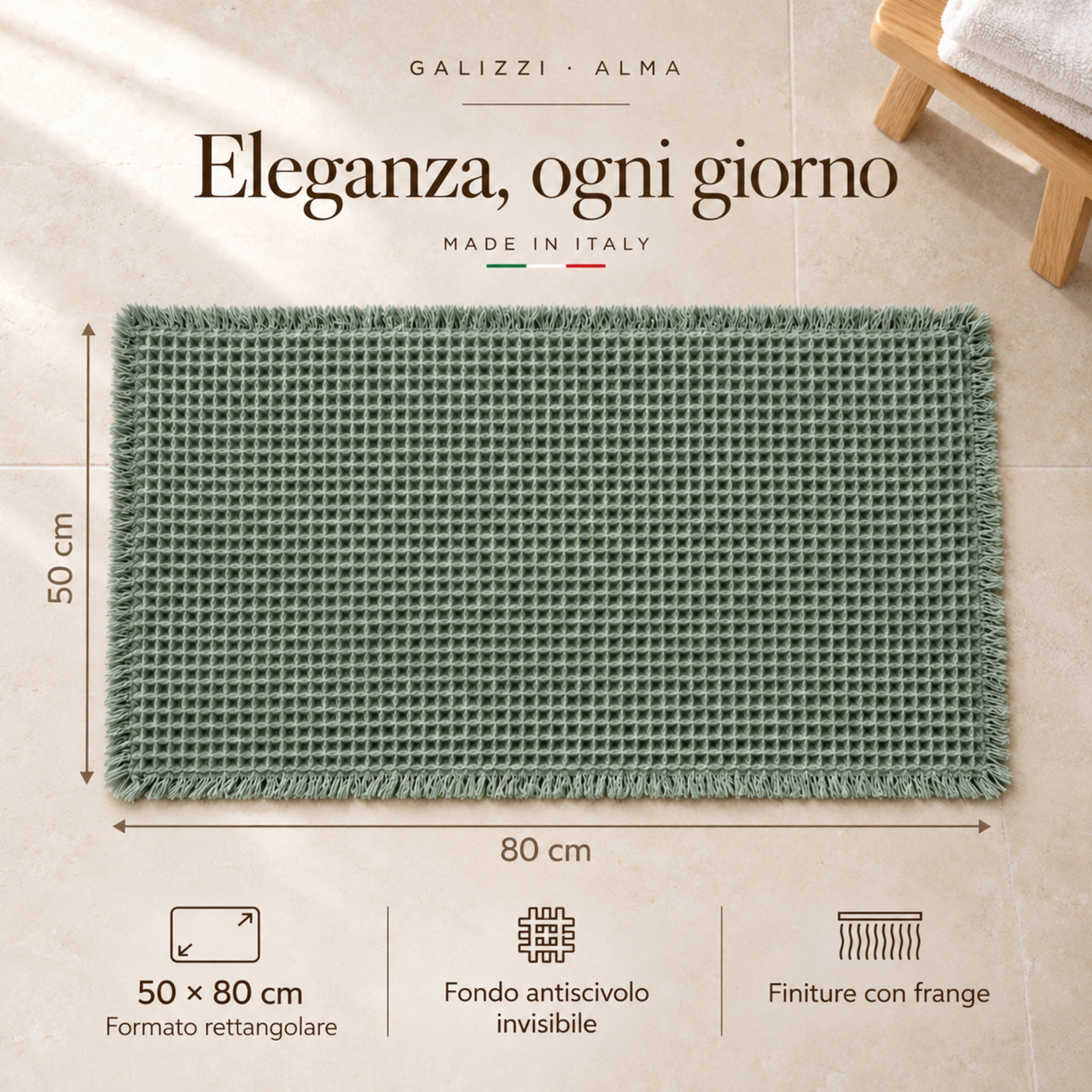 Vista dall’alto del tappeto Alma verde con frecce delle misure 50x80 cm e indicazioni su frange e fondo antiscivolo invisibile.