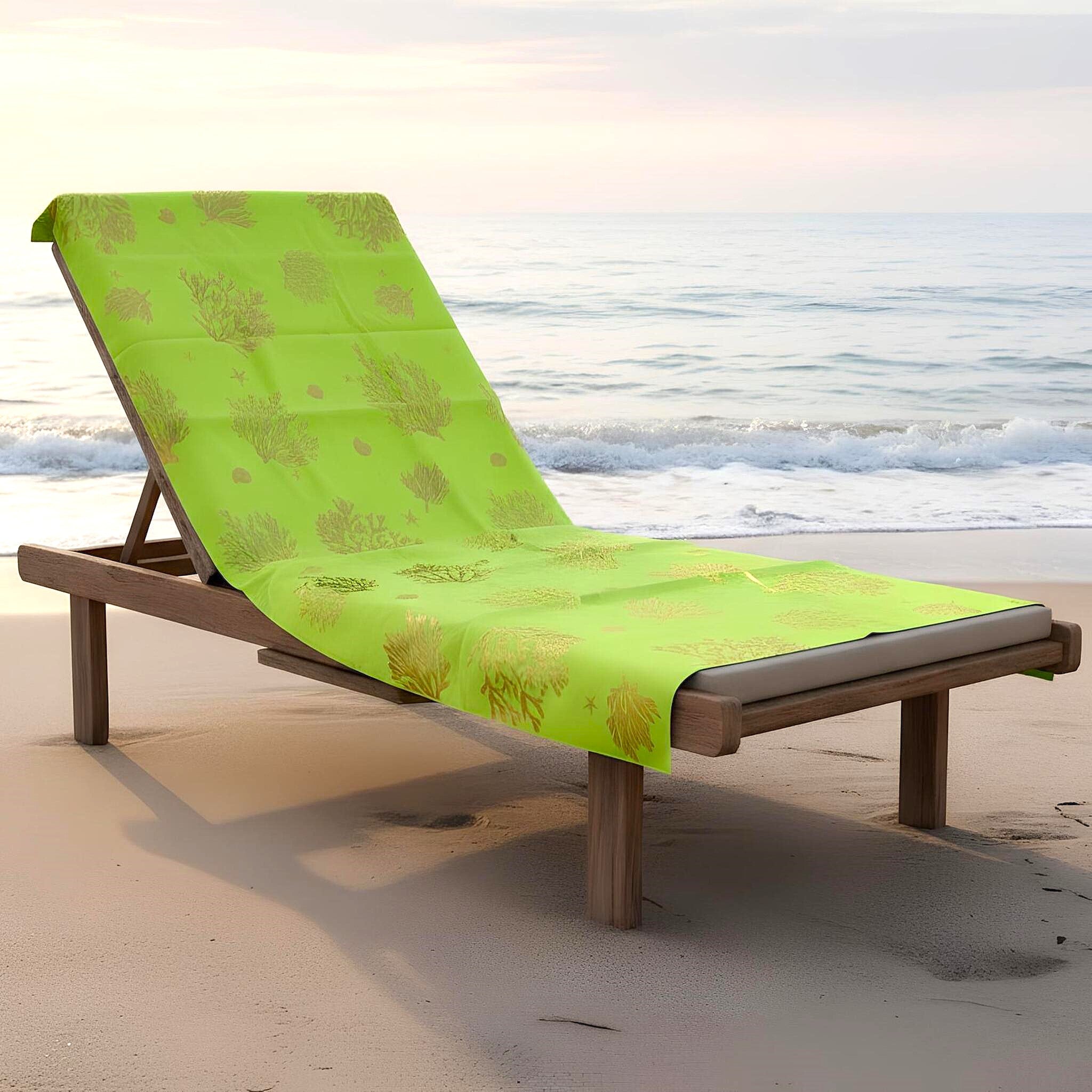 telo mare microfibra verde con stampa coralli stelle marine su lettino spiaggia