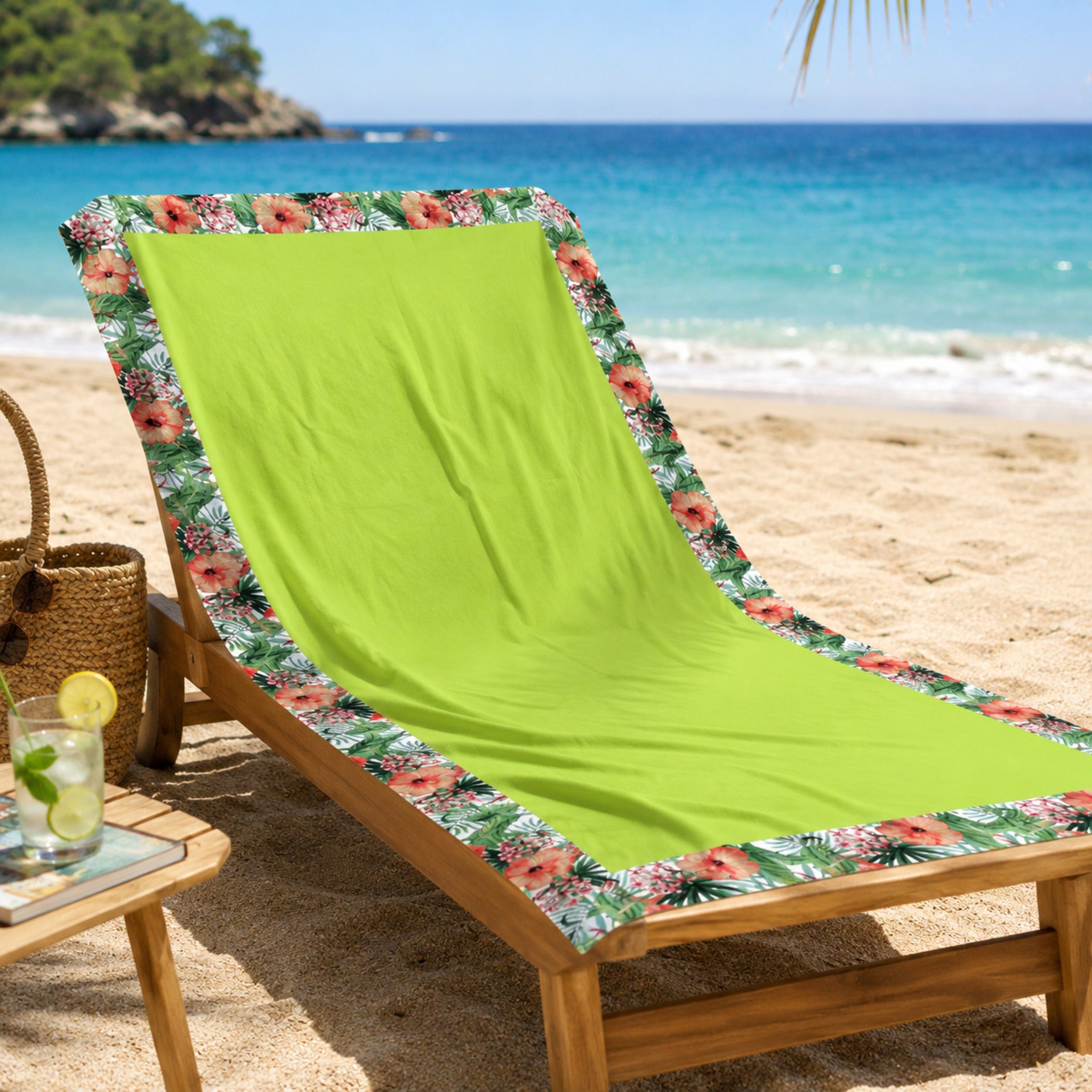 Telo mare verde tropicale Fancy Home Ventotene in microfibra su lettino da spiaggia