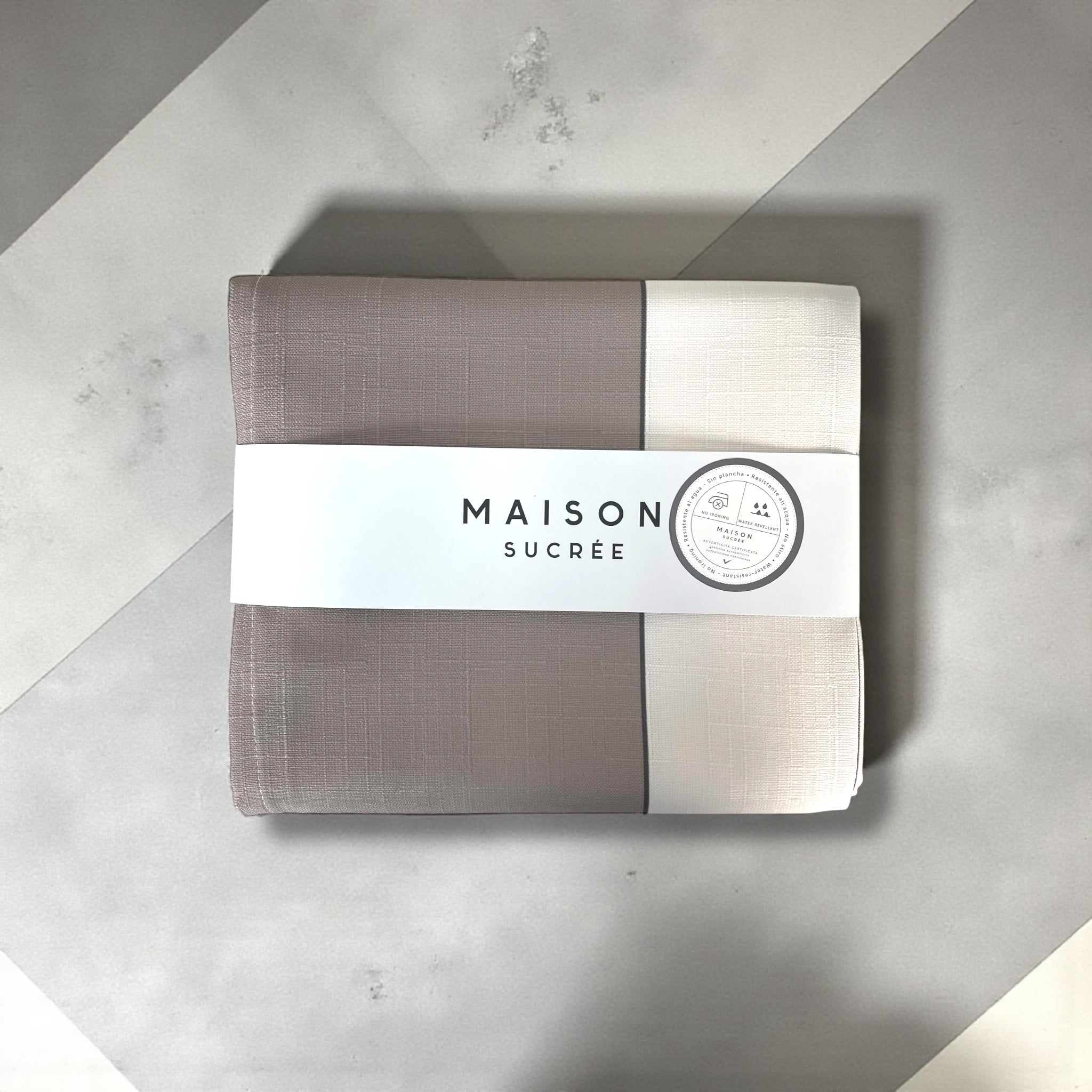 Confezione tovaglia Maison Sucrée Vibra colore Moka