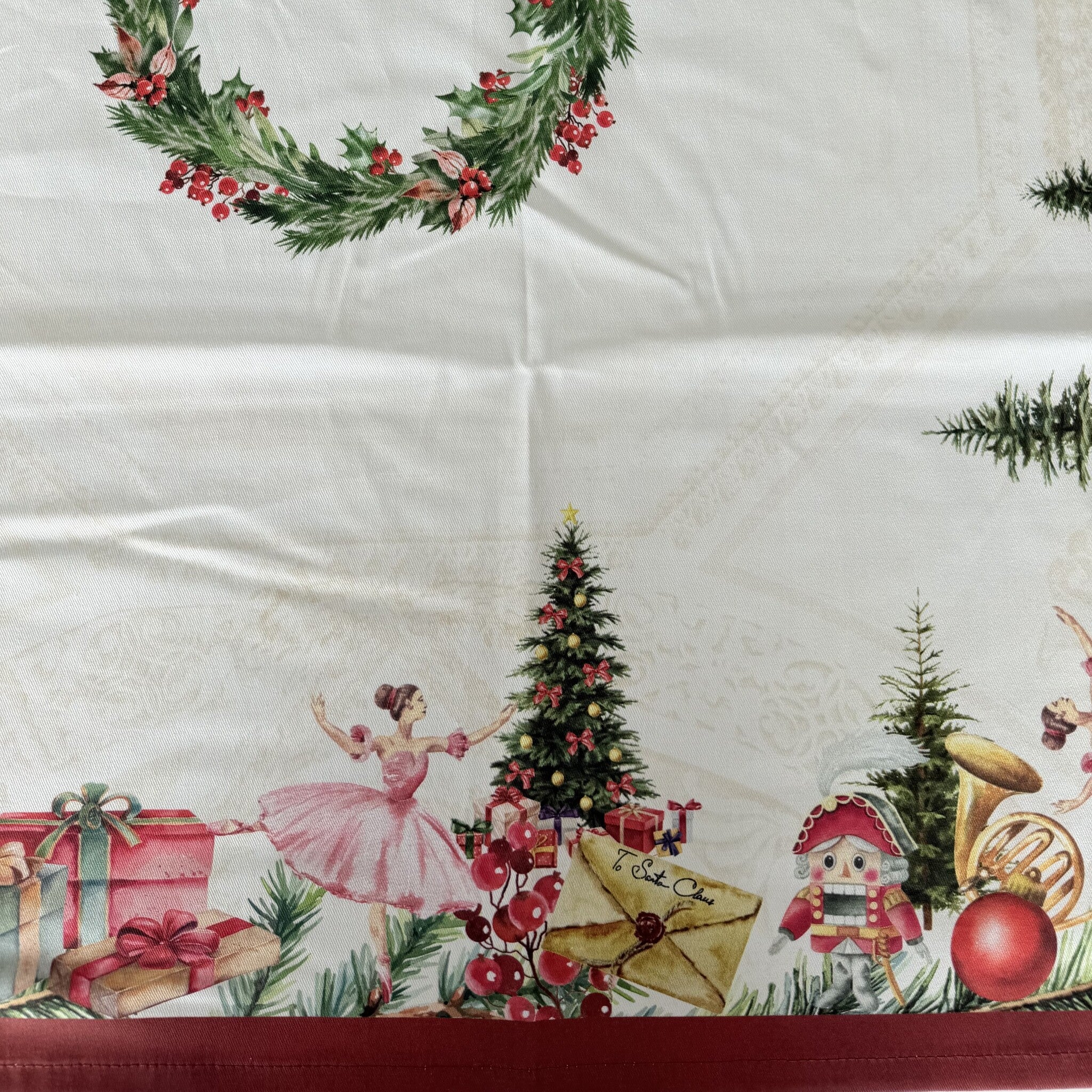 Dettaglio della tovaglia Sogno di Natale con ballerina, albero e schiaccianoci