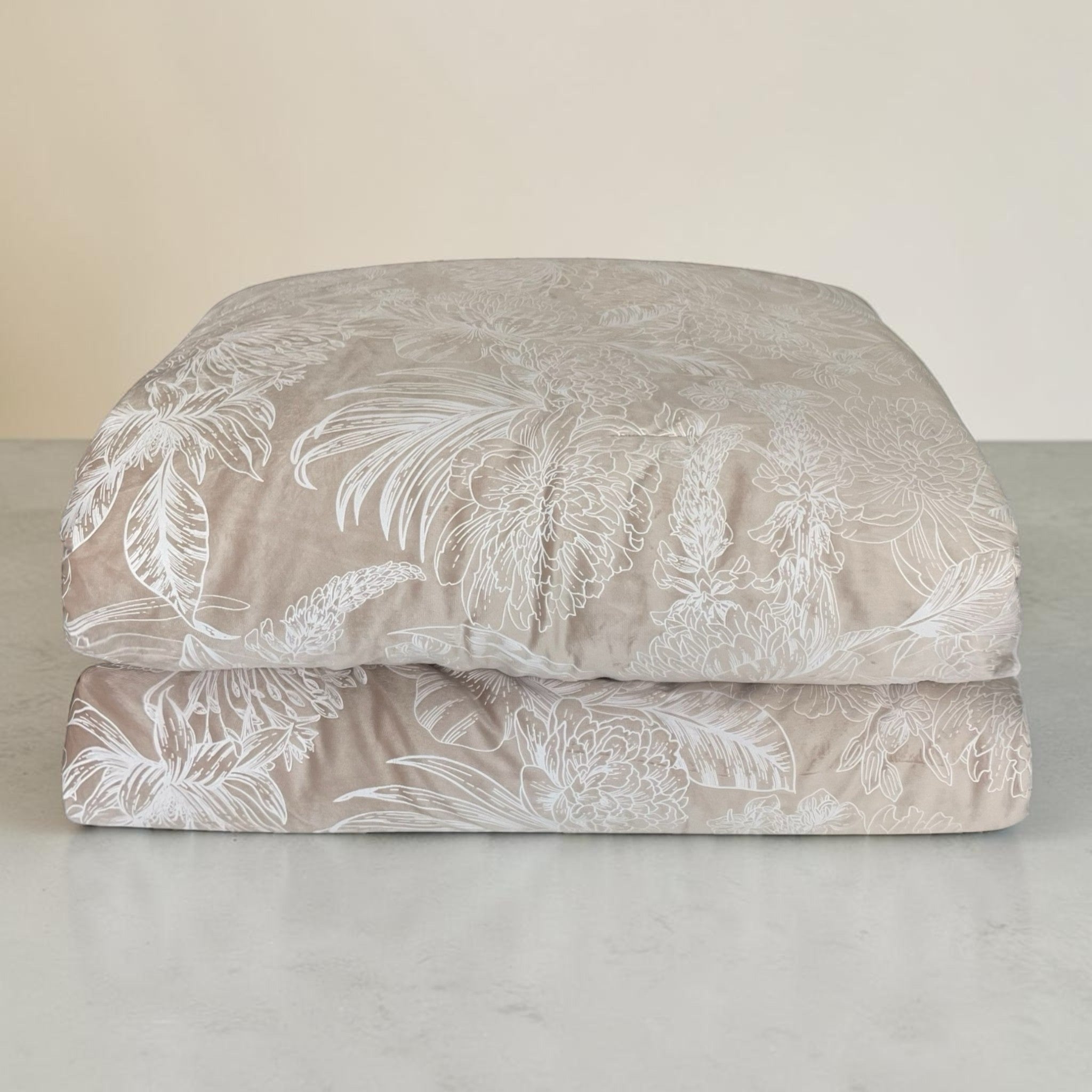 Trapunta matrimoniale Fancy Home Austria Beige piegata in velluto morbido effetto marmorizzato