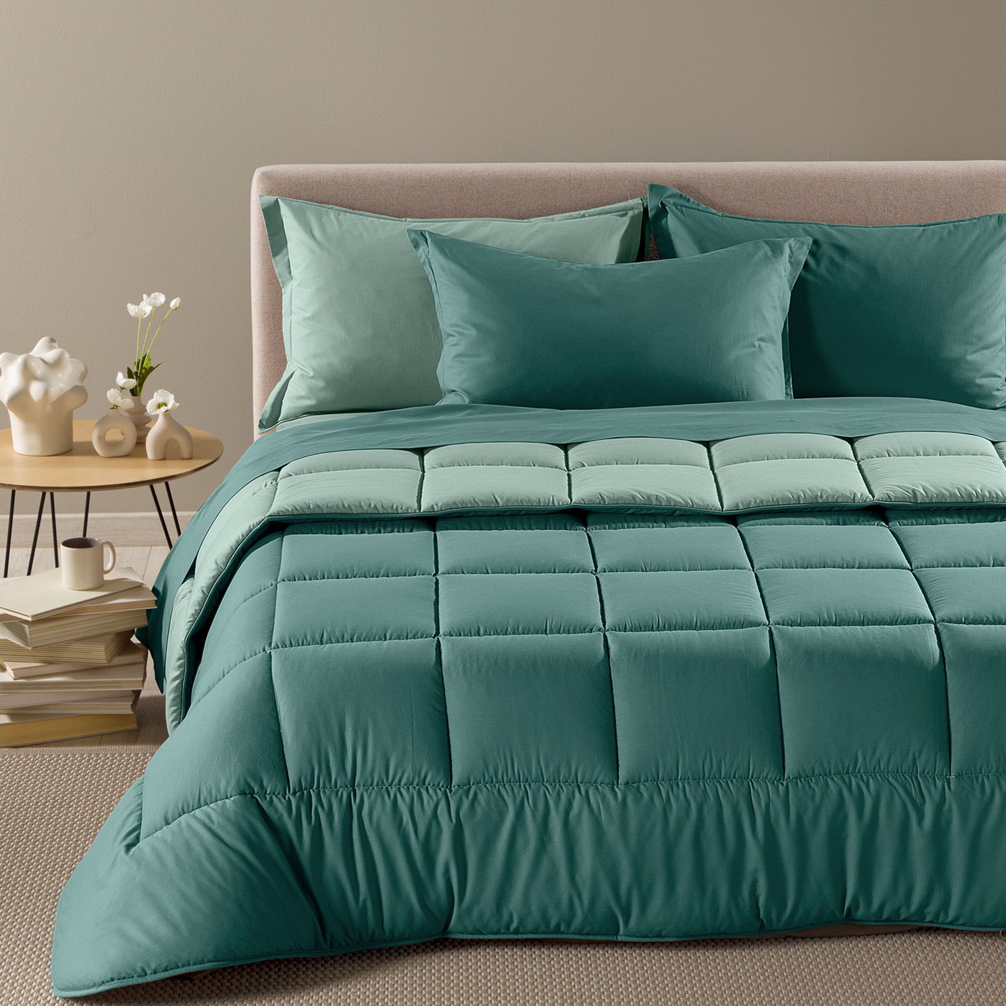 Trapunta matrimoniale Caleffi Vita Pavone double face 260x265 cm sul letto