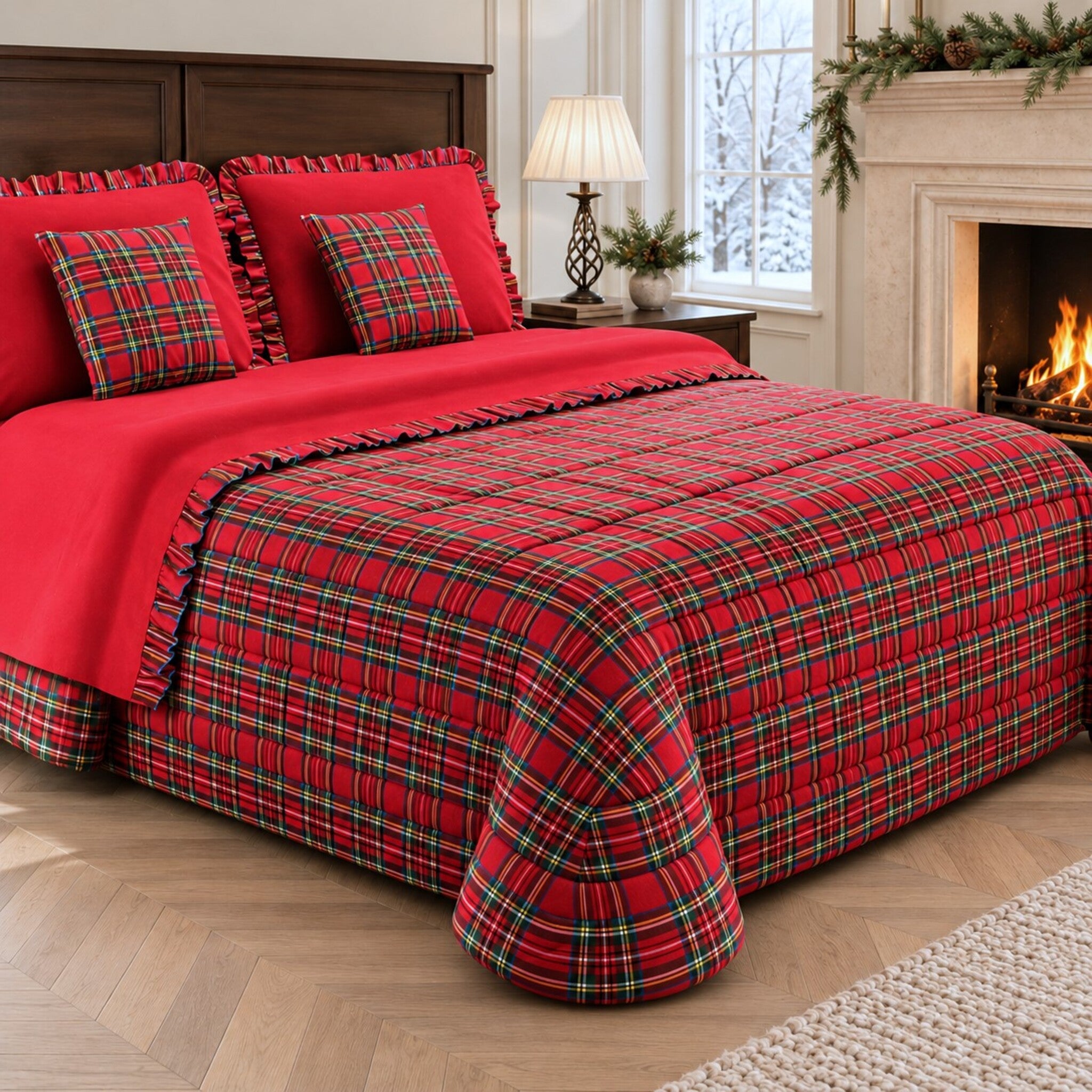 Trapunta Carezze Nataly tartan rosso su letto matrimoniale, con angoli stondati e trapuntatura a fasce in una camera natalizia.