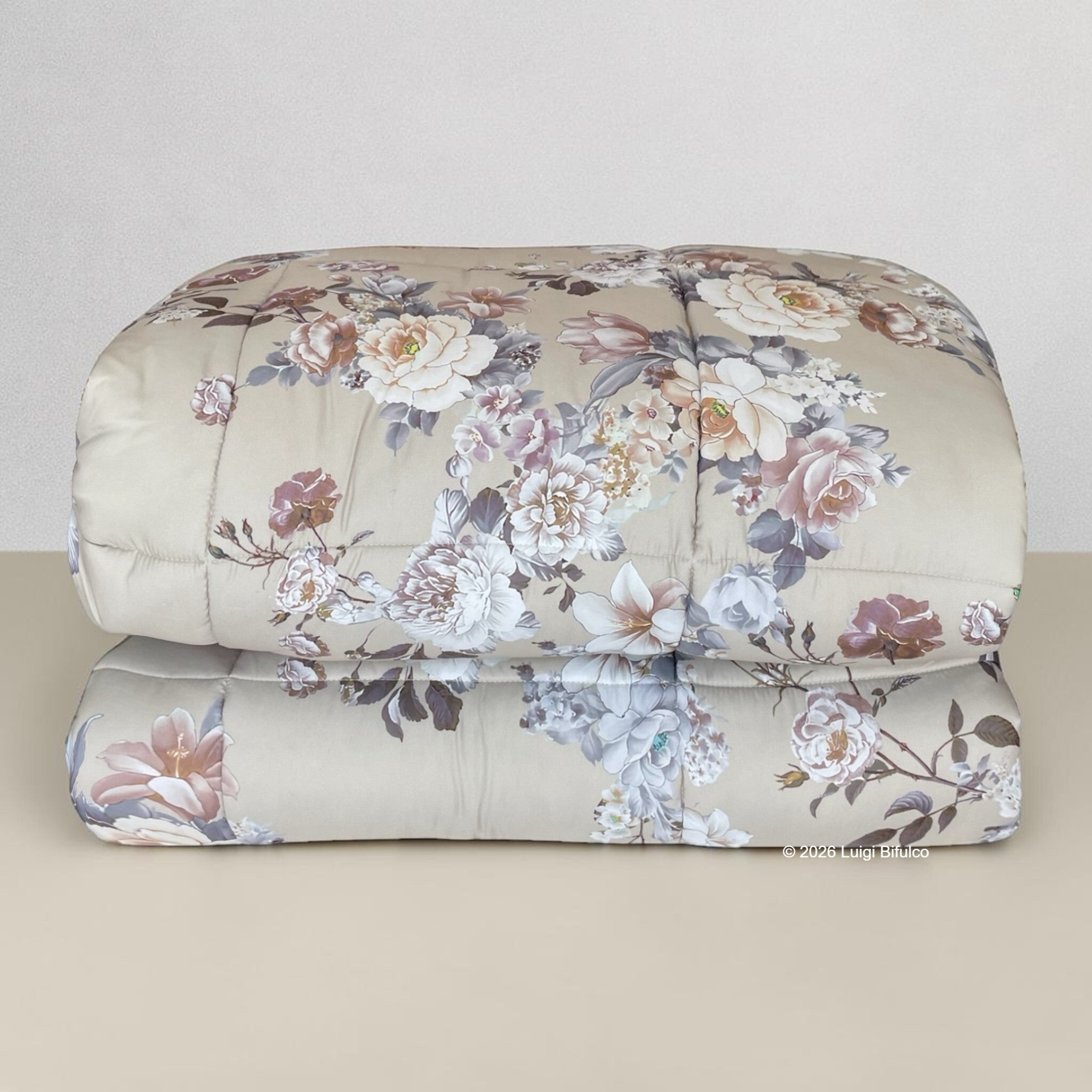 Trapunta Fancy Home Priscilla Tortora piegata in microfibra con imbottitura anallergica da 300 g/m²