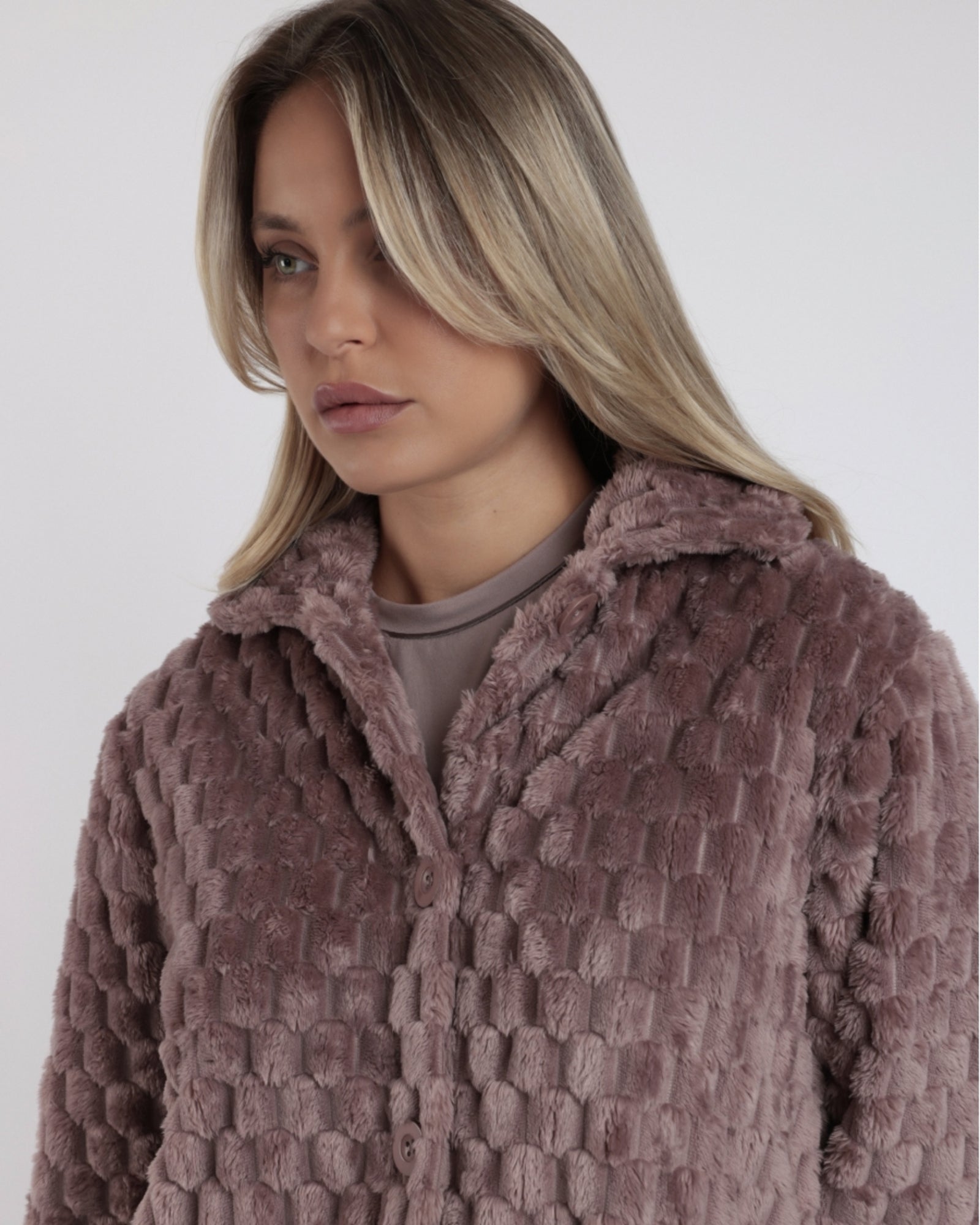 Dettaglio tessuto coral fleece della vestaglia donna Admas Moka Art. 67155