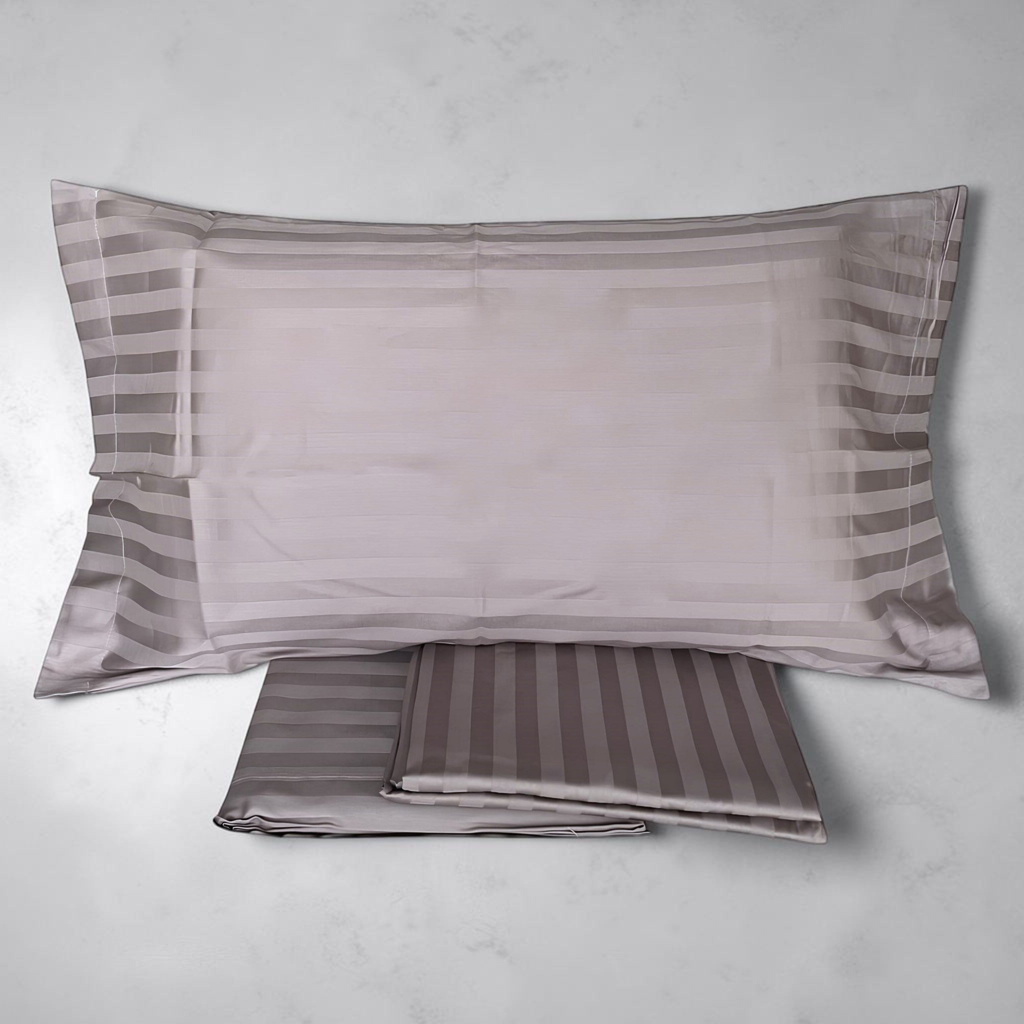 Federa con volant e lenzuola Zambaiti Raso tortora con righe jacquard tono su tono